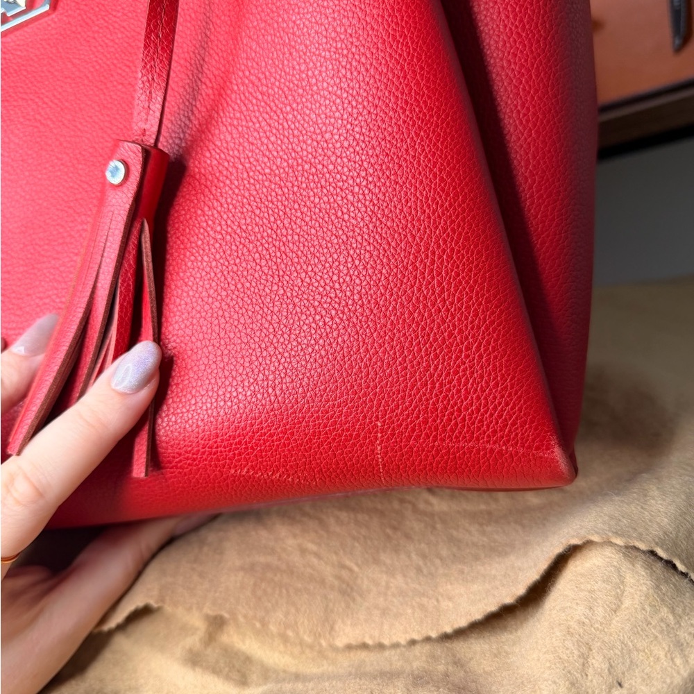 Louis Vuitton Rubis Pebbled Leather Lockmeto Bag - Picture 9 of 17